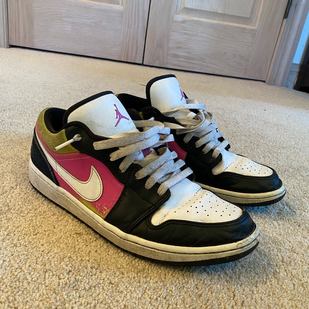 Jordan 1 Low Black Active Fuchsia Cyber size 10